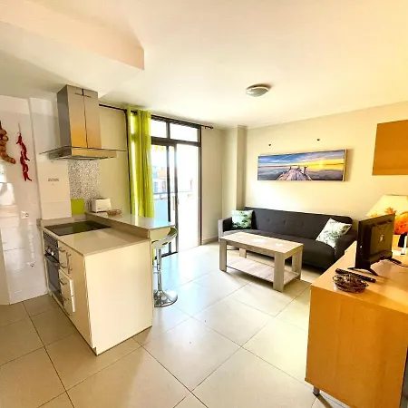 Summerland Seaview Apartment *